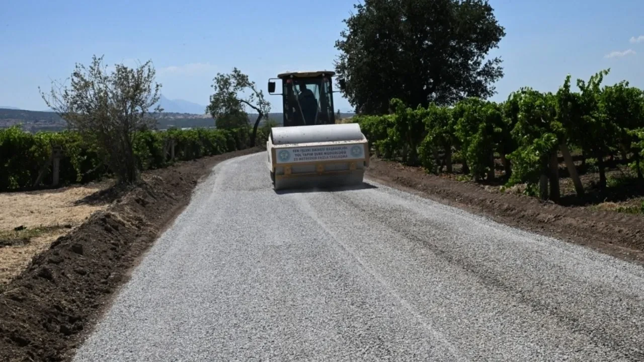 Manisa BB Halitpaşa-Lütfiye arası yolu yeniliyor