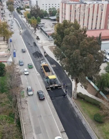 İzmir’de dev asfalt atağı! 30 ilçede yol yenileme seferberliği başladı