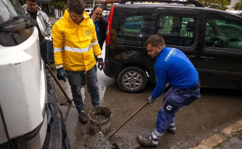 İZSU Ekipleri Yoğun Yağışlara Karşı Tam Kadro Sahada