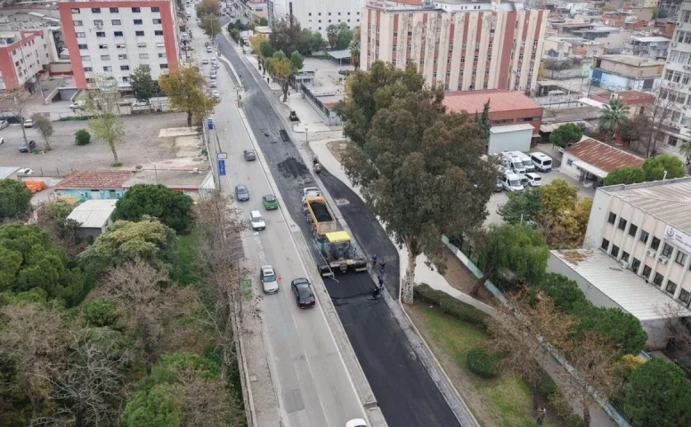 İzmir’de dev asfalt atağı! 30 ilçede yol yenileme seferberliği başladı