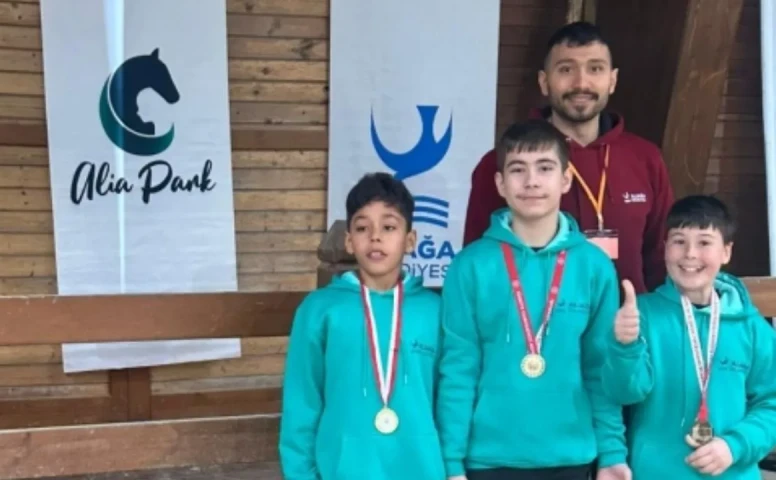 Aliağalı özel sporcular masa tenisi ve binicilikte altın madalyaları topladı